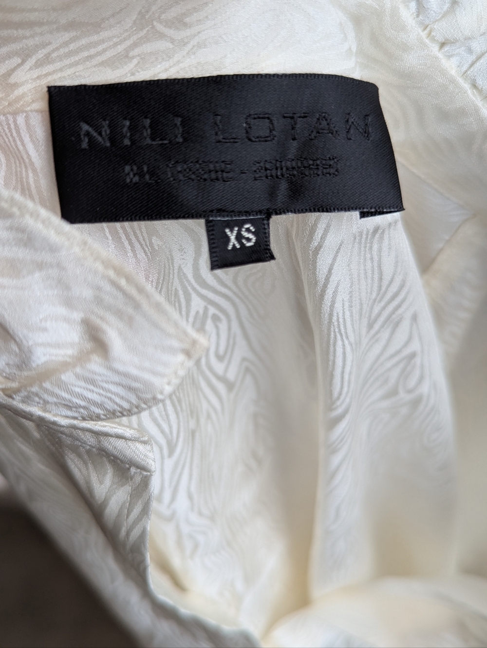Nili Lotan Silk Zebra Jacquard Blouse XS Ivory Ruffle Collar Luxury - Picture 3 of 9